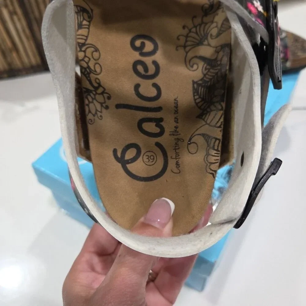 Calceo Women's Floral Four Strap Sandal (Size 8.5-9 or 39) NWB READ SHELF